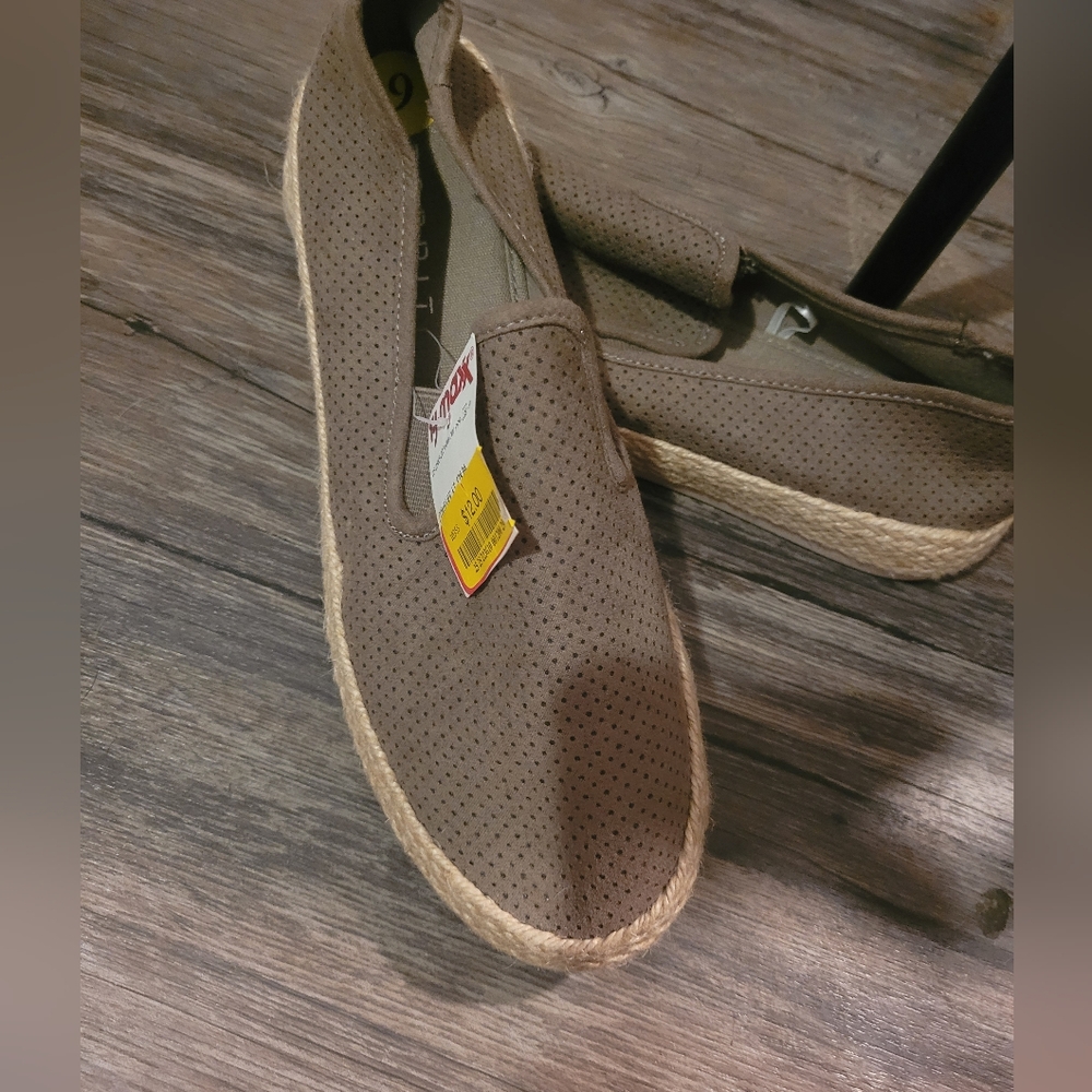 Esprit slip ons